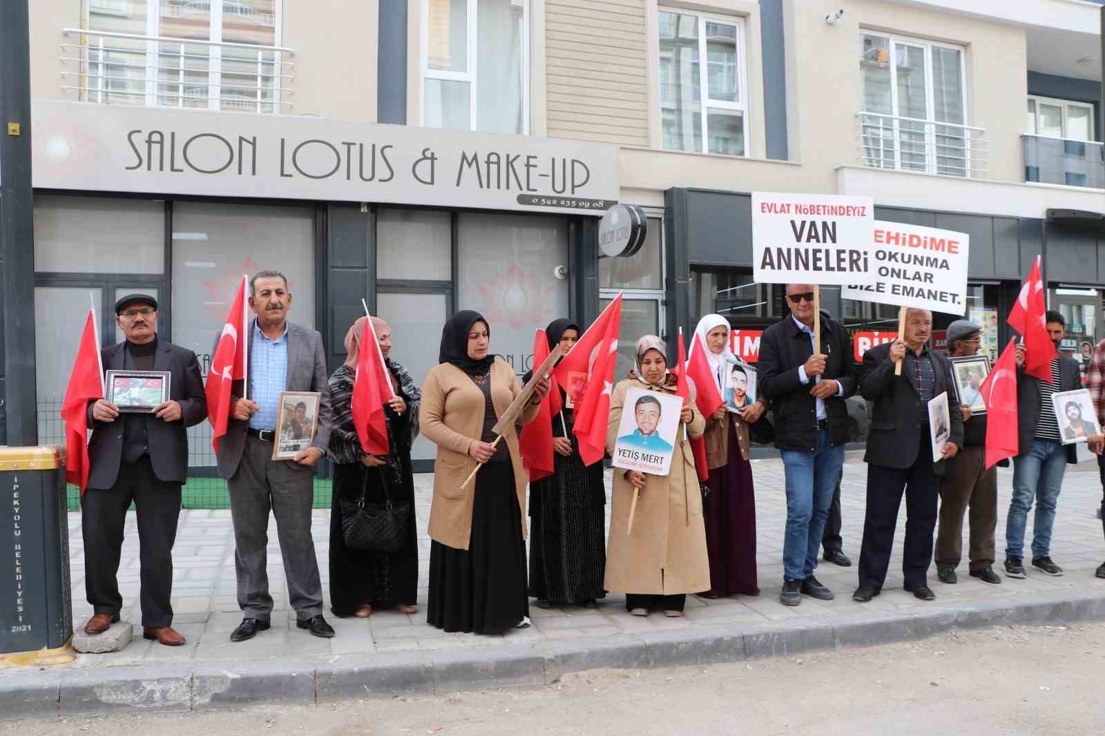 Vanlı anneler evlatları için eylemlerini sürdürüyor