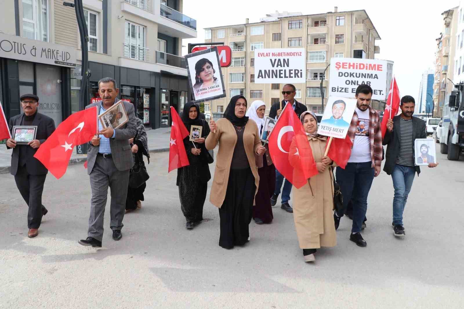 Vanlı anneler evlatları için eylemlerini sürdürüyor