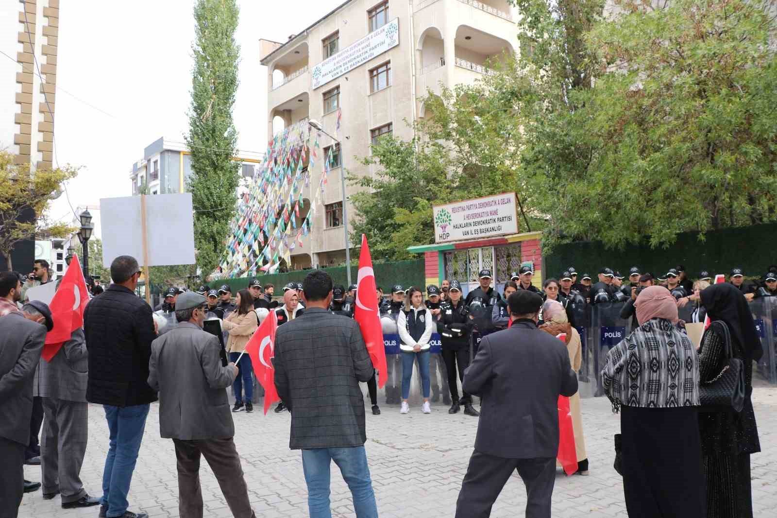 Vanlı anneler evlatları için eylemlerini sürdürüyor