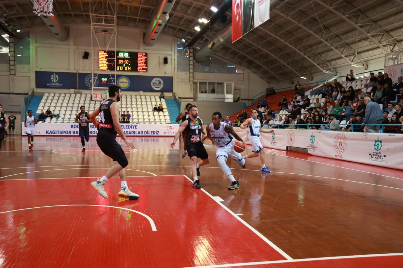 TBL: Kocaeli BŞB Kağıtspor: 80 - Harem Spor: 81