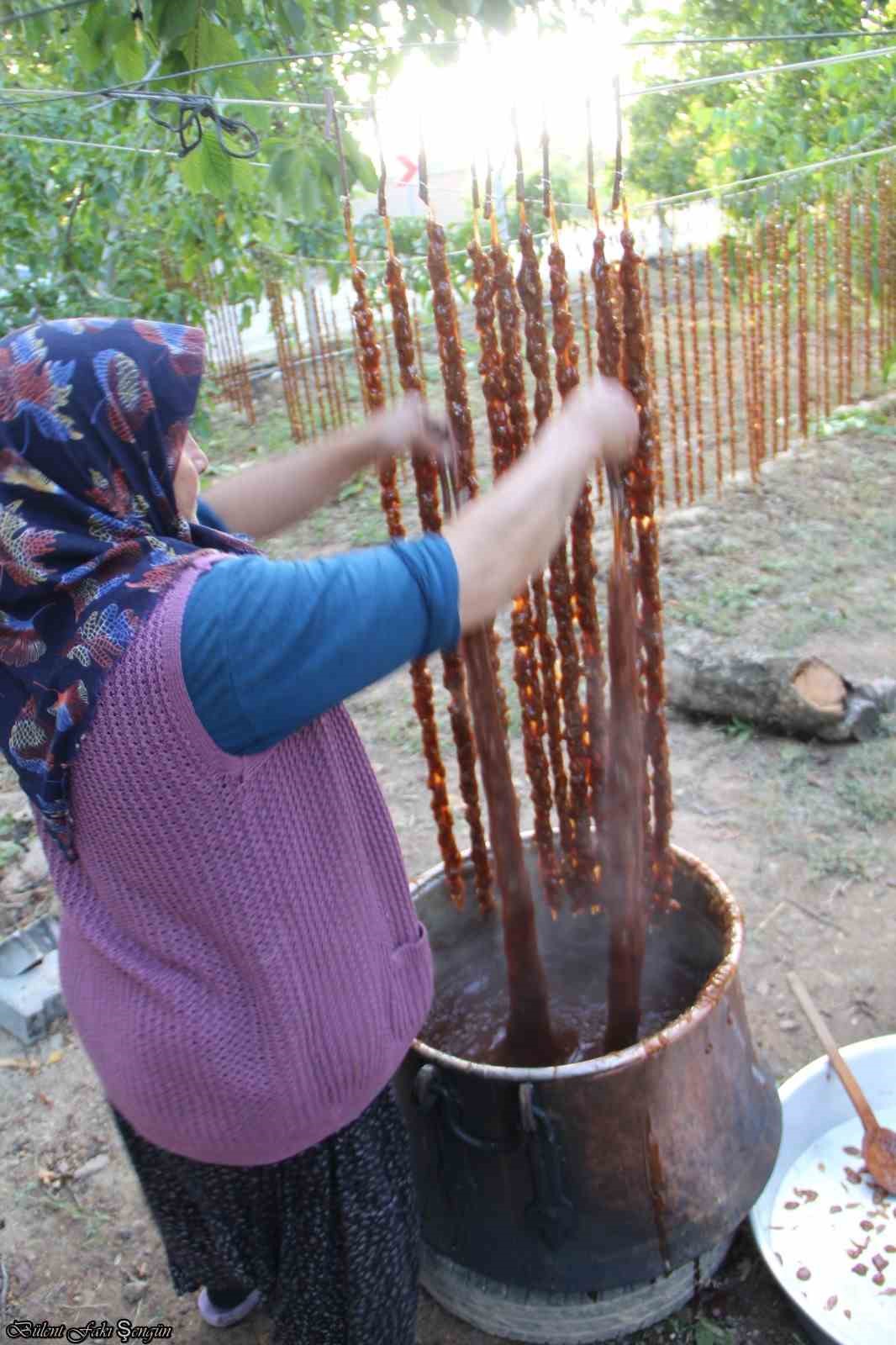 Halkapınar’da cevizli bandırma mesaisi başladı