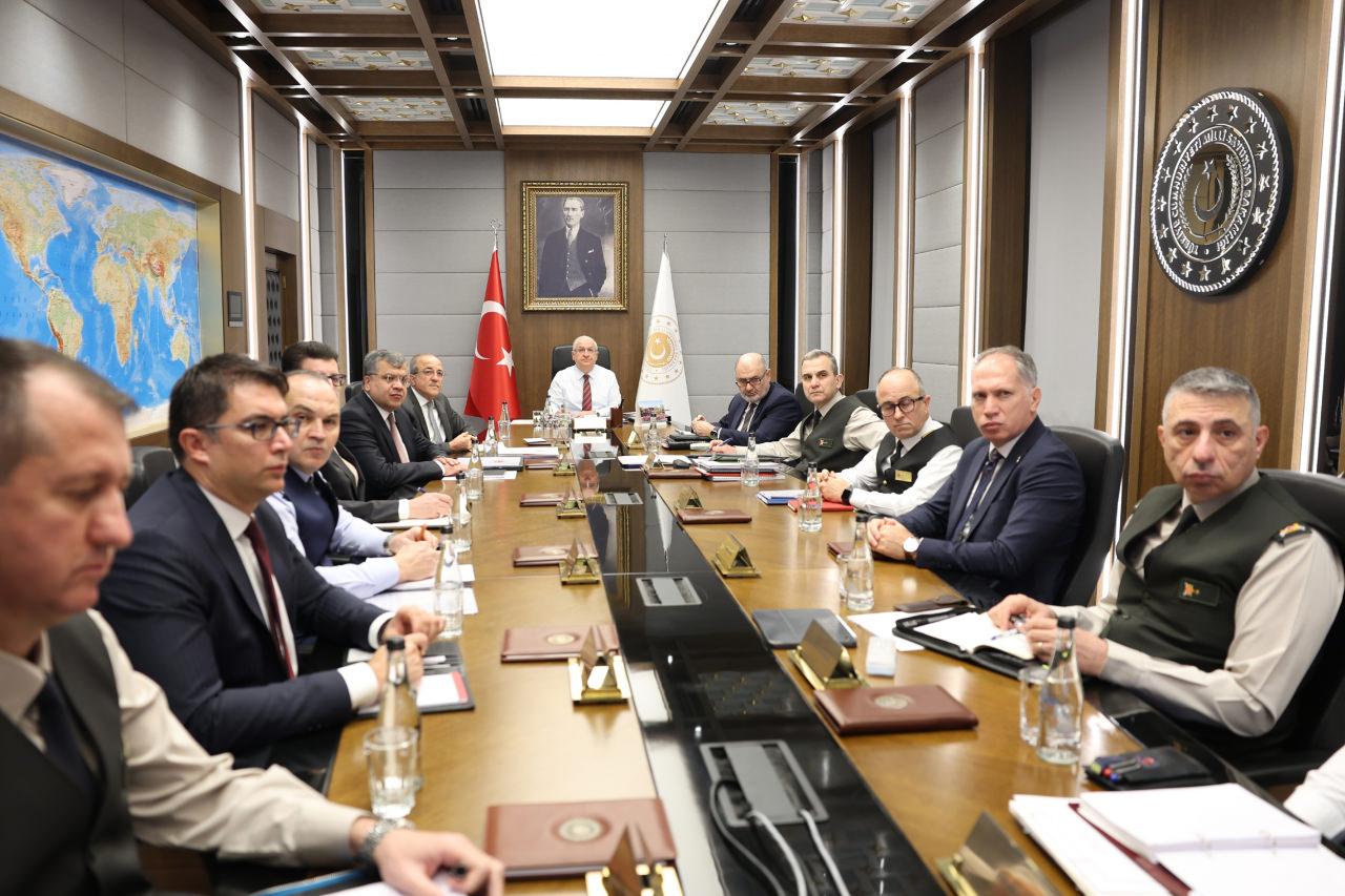 Bakan Güler'den kritik toplantı: Komutanlardan bilgi aldı