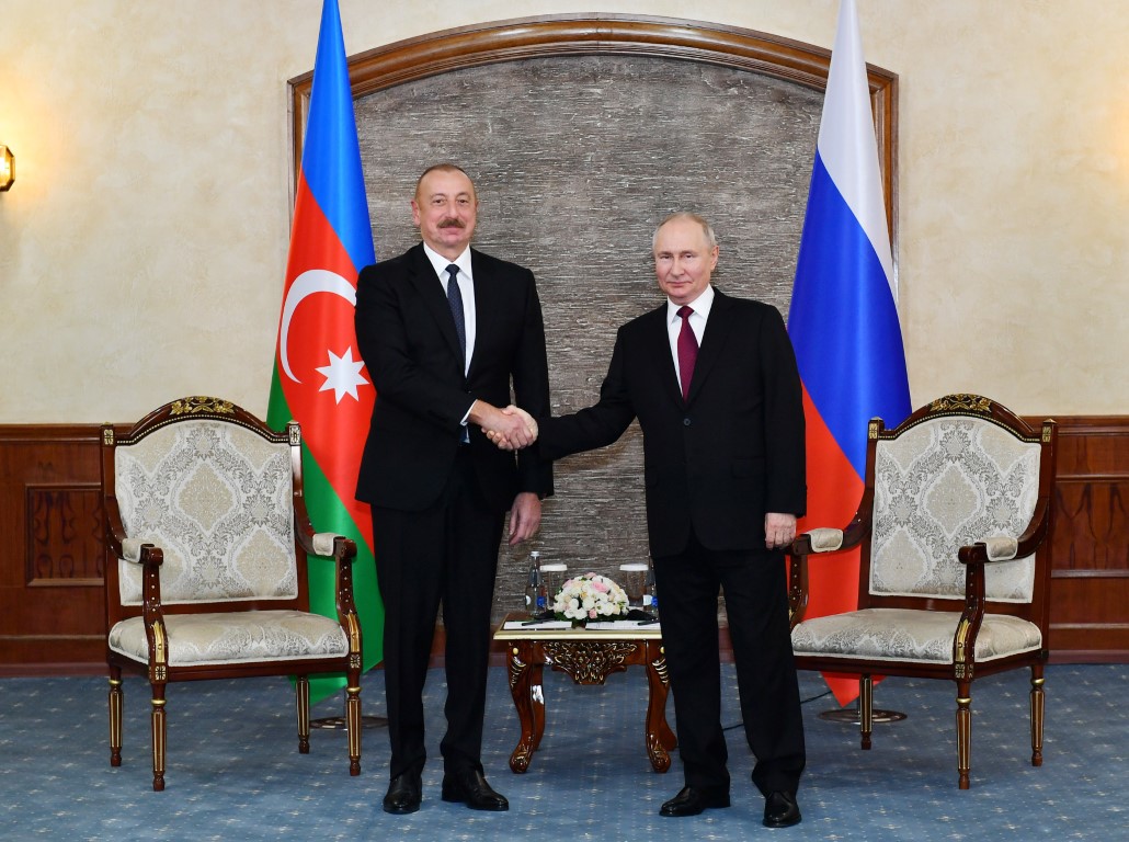 Aliyev ve Putin Bişkek’te bir araya geldi