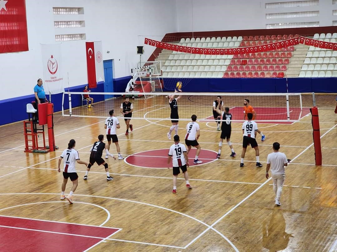 TVF Voleybol Erkekler 2. Ligi: Gölcük Belediyespor: 3 - Tuzla Gelişim: 1