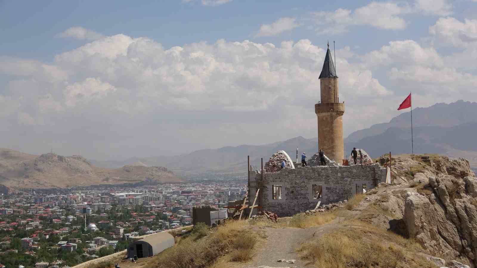 Osmanlı’nın Van’daki sembolü yeniden ibadete açılıyor