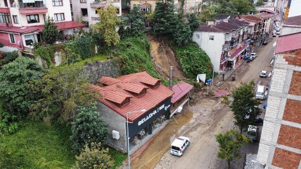 Trabzon'da sel! Yıldırım düştü ve heyelan oluştu