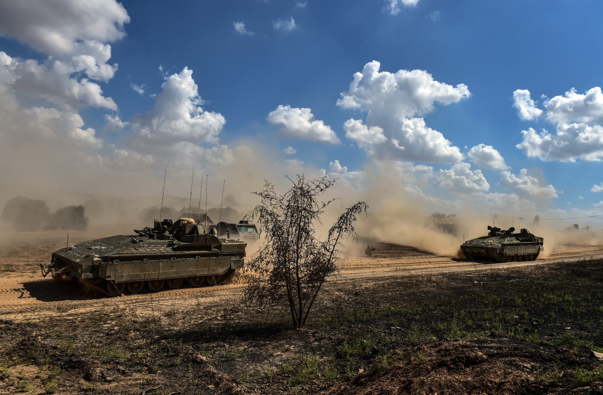 İsrail’in Gazze sınırında tank ve mühimmat hareketliliği sürüyor