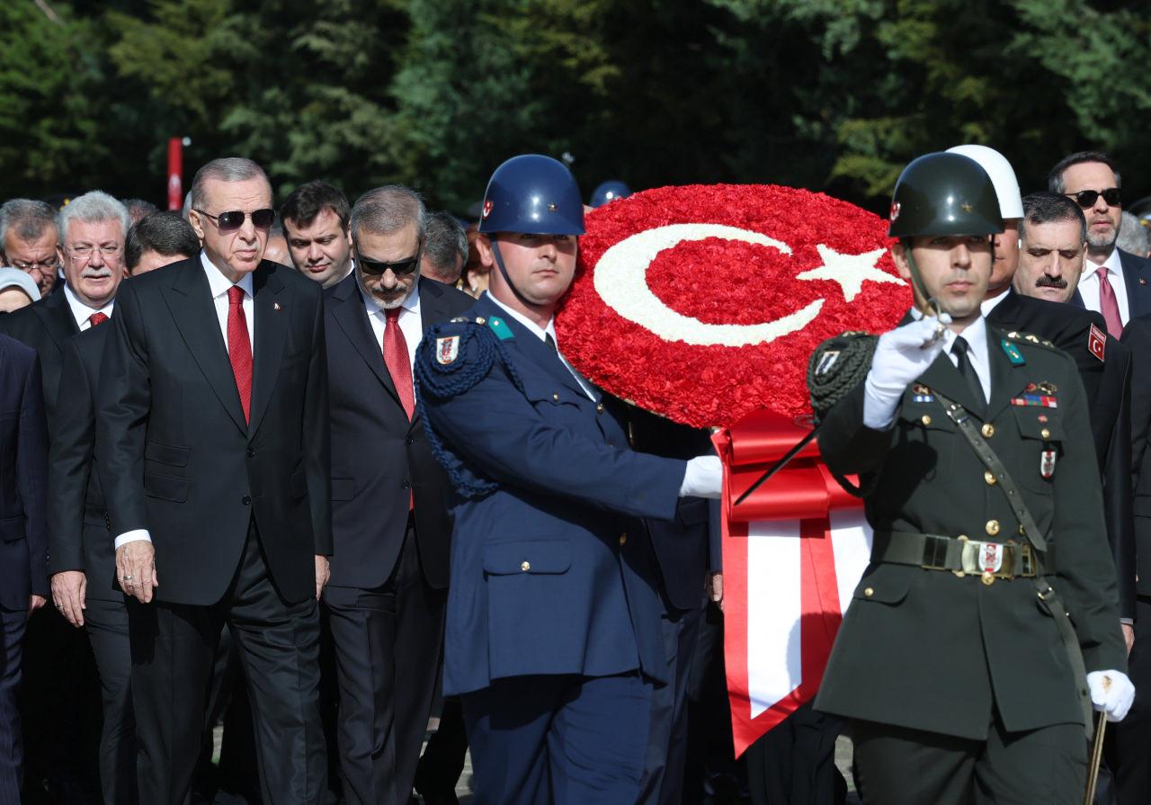 Devlet erkanı Anıtkabir'de: Cumhurbaşkanı Erdoğan'dan önemli mesajlar