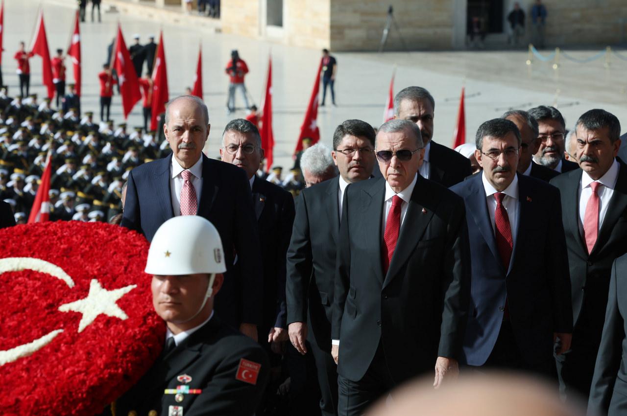 Devlet erkanı Anıtkabir'de: Cumhurbaşkanı Erdoğan'dan önemli mesajlar