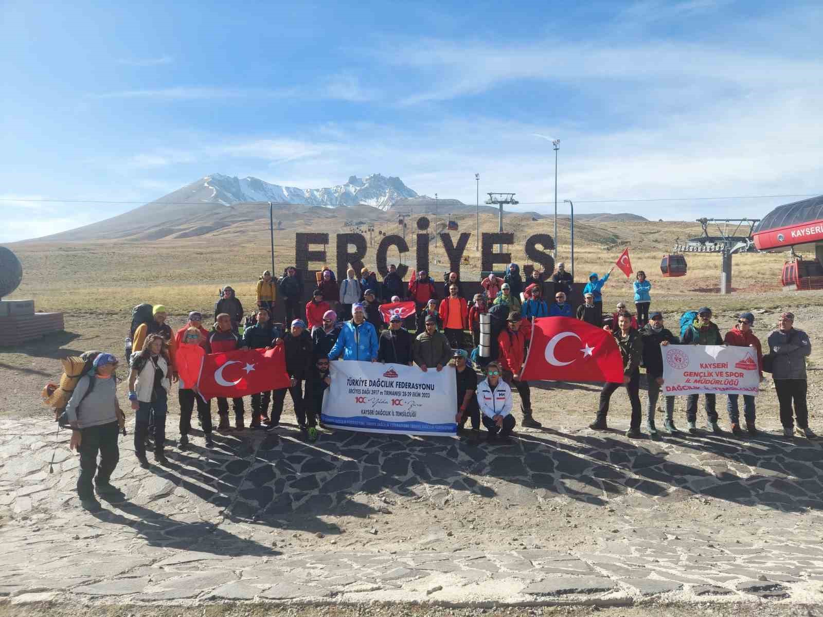 Cumhuriyetin 100. yılında Erciyes Dağı zirve tırmanışı yapıldı