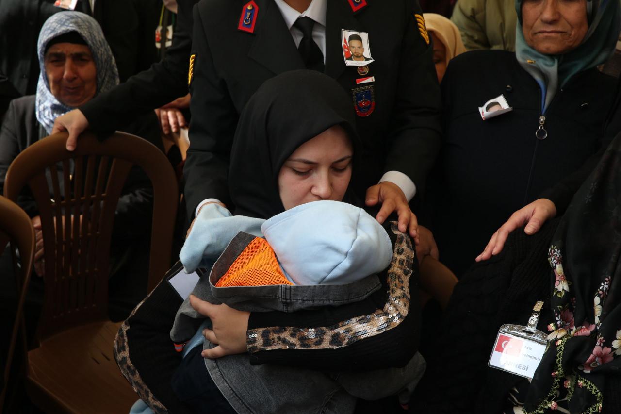Teröristlerin katlettiği şehit Mikail Bozlağan'ın cenazesi Kayseri'de toprağa verildi