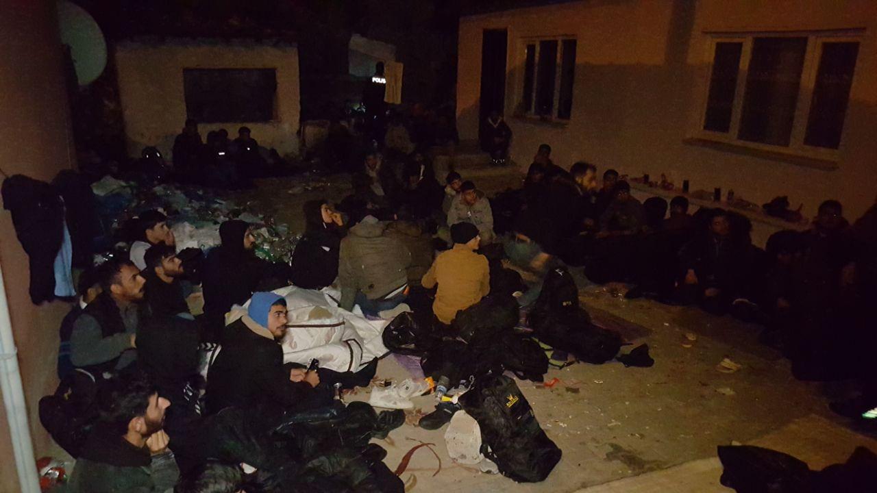 Edirne'de evin bahçesi ve içinde 100 kaçak göçmen yakalandı