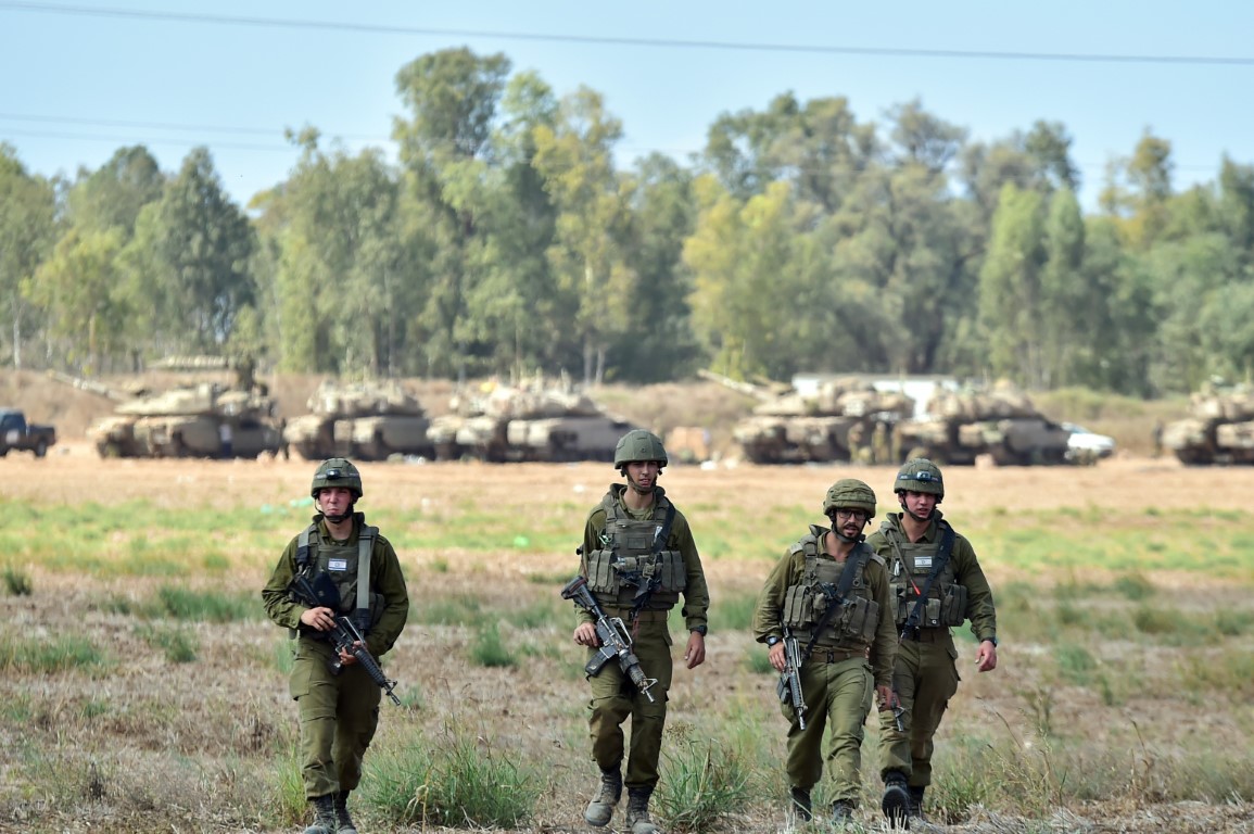 İsrail tankları, kara harekatı için Gazze sınırında bekliyor