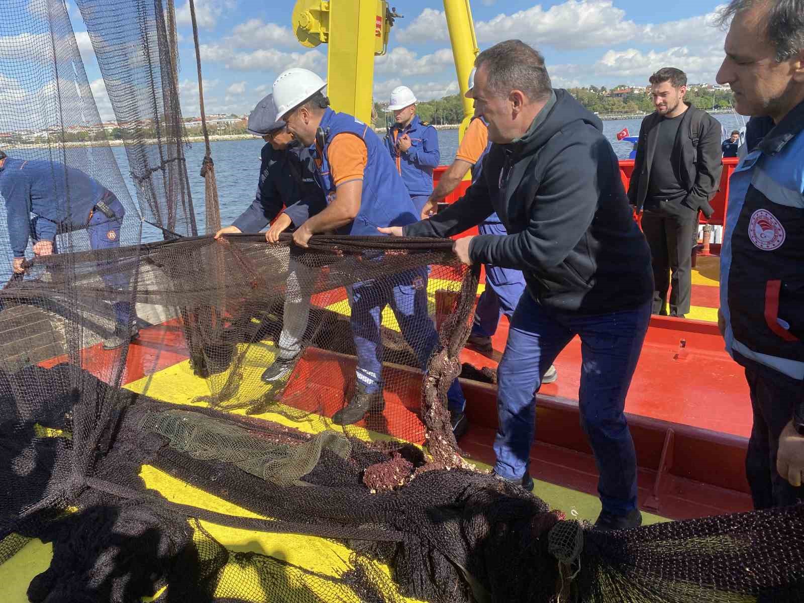 İstanbul’da 9 yılda yaklaşık 345 bin hayalet ağ denizden çıkarıldı