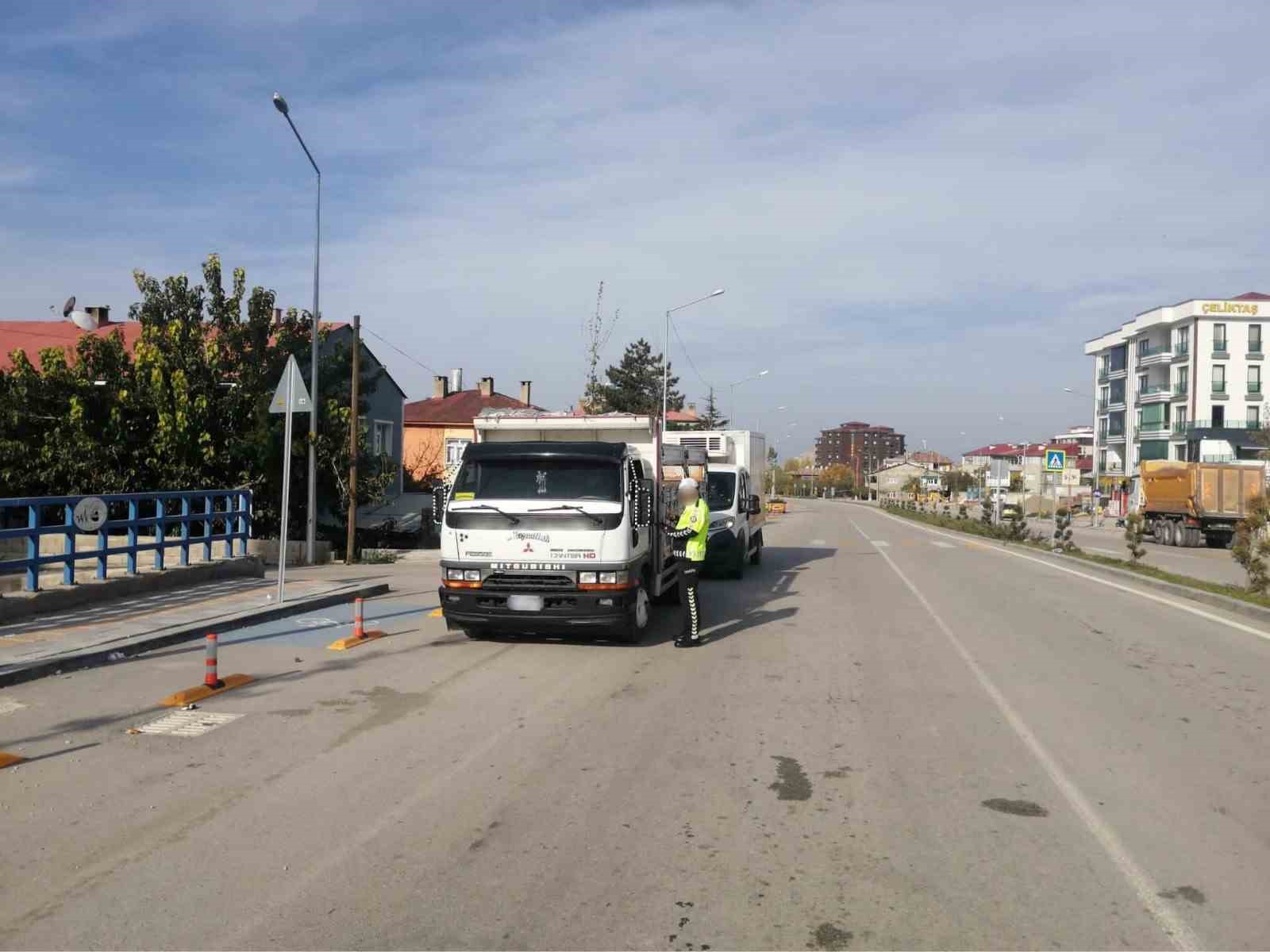 Van’da 20 araç trafikten men edildi