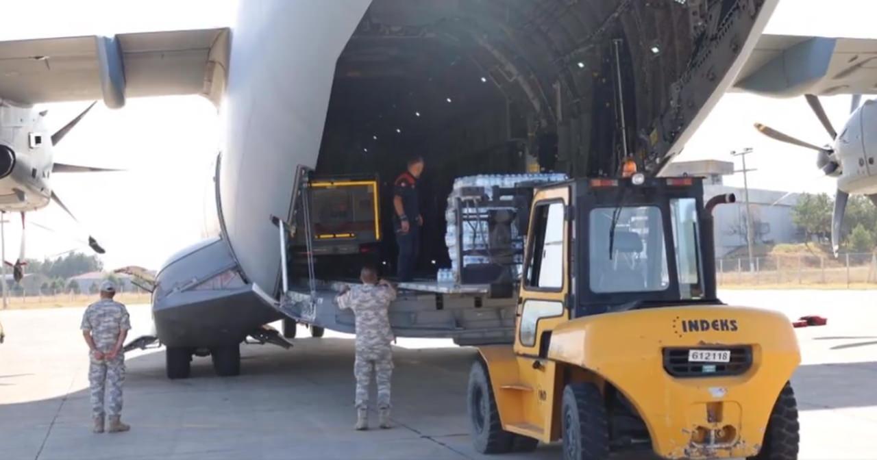 Türkiye'den depremle sarsılan Afganistan'a yardım malzemesi