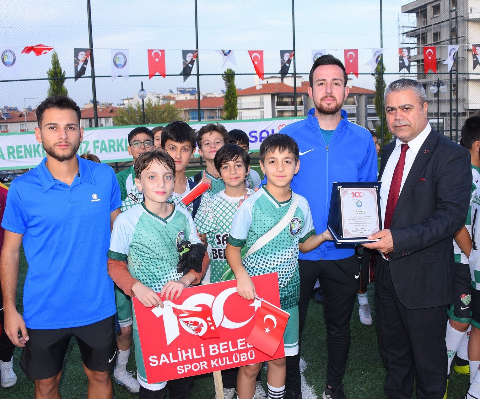 Cumhuriyet Futbol Turnuvası’nın kazananı dostluk oldu