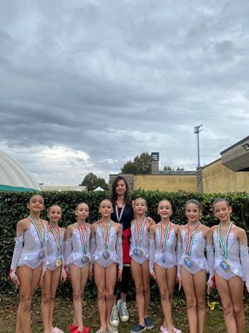 Minik cimnastikçiler İtalya’dan madalyalarla döndü
