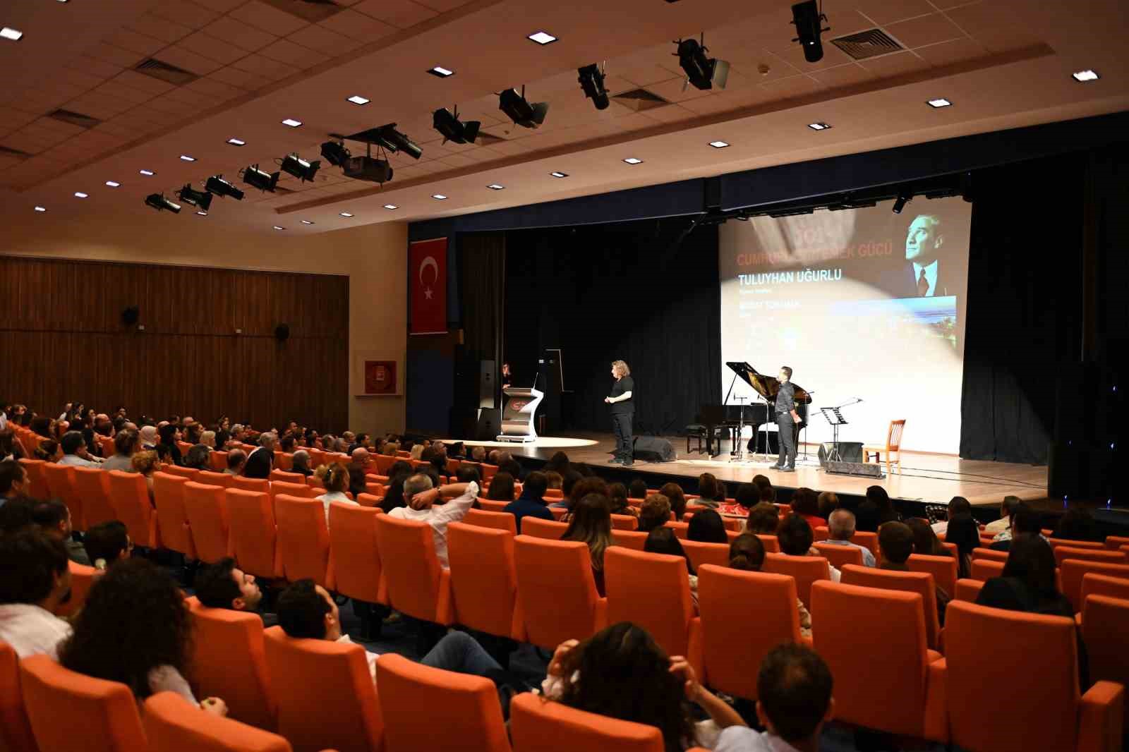 Erdemir, Cumhuriyet’in 100’üncü yılını Tuluyhan Uğurlu konseri ile kutladı