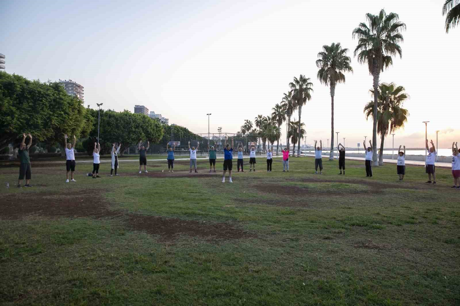 Mersin’de güneşin doğuşu eşliğinde sabah sporu