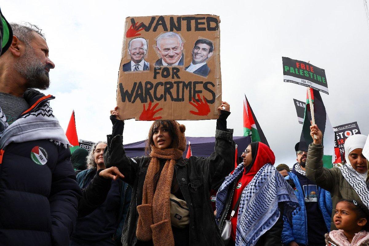 Londra'da on binler Filistin için yürüdü