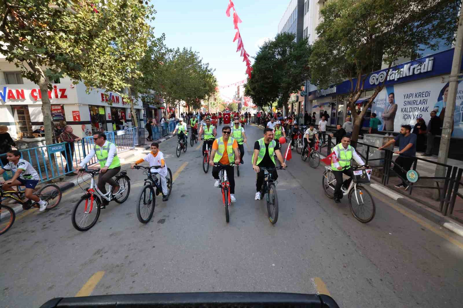 Manisa’da 100. yılda 100 bisikletli bisiklet turu yapıldı