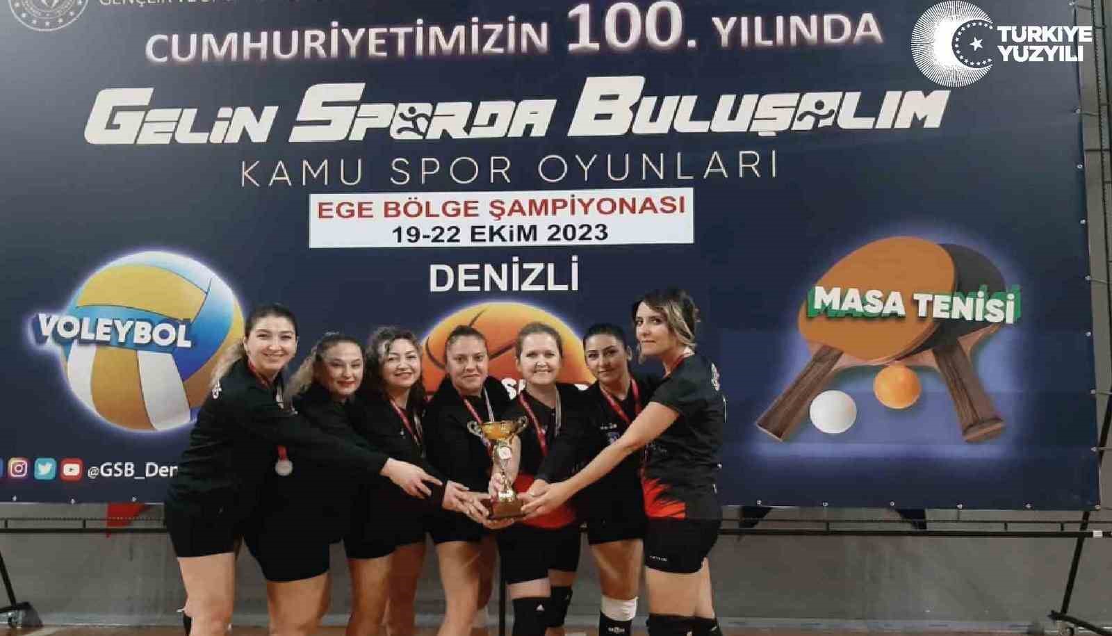 Muğla İl Sağlık Müdürlüğü voleybol takımı Ege ikincisi oldu