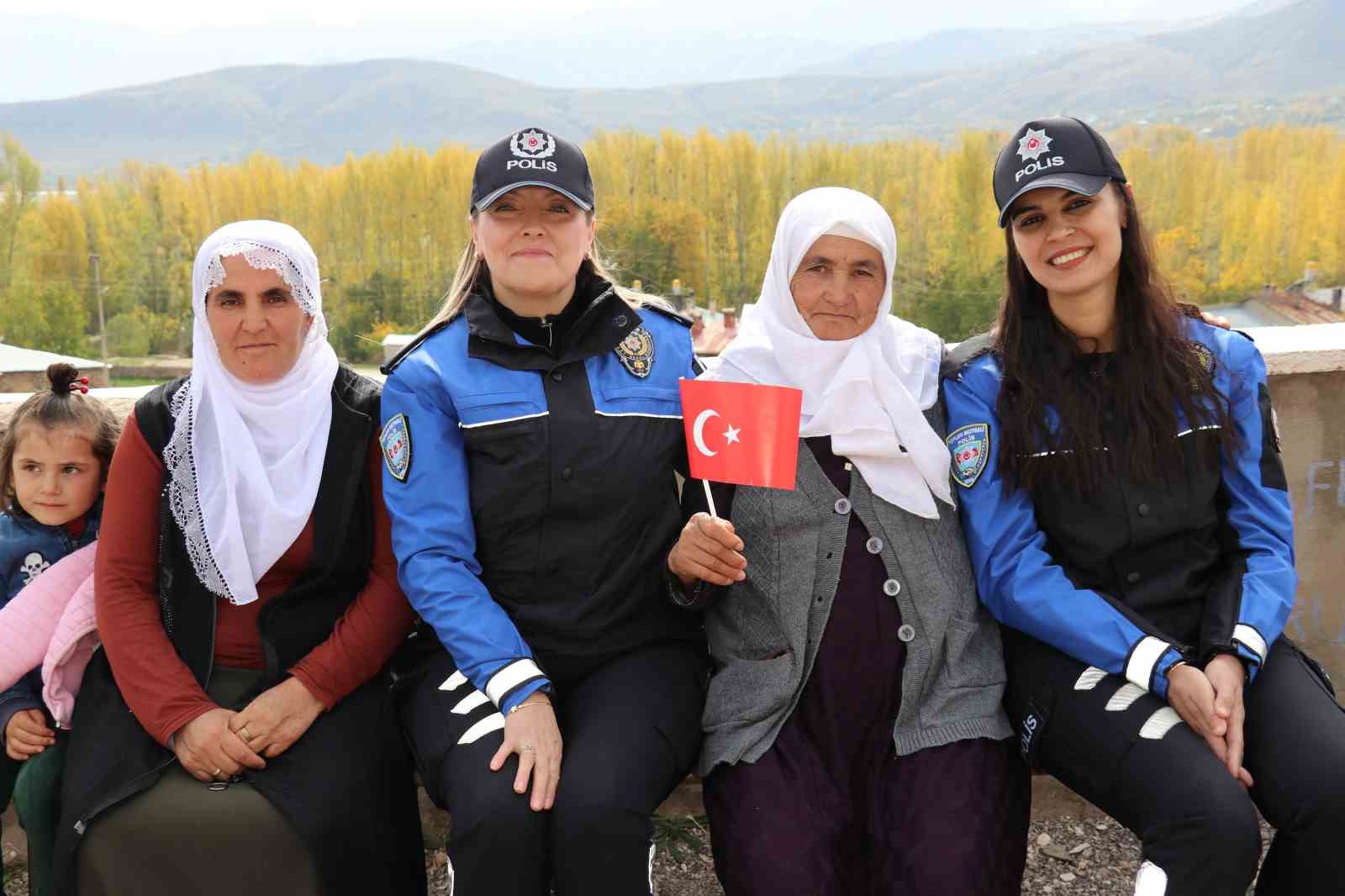 Cumhuriyet’in 100. yılı sebebiyle 100 fidan diktiler