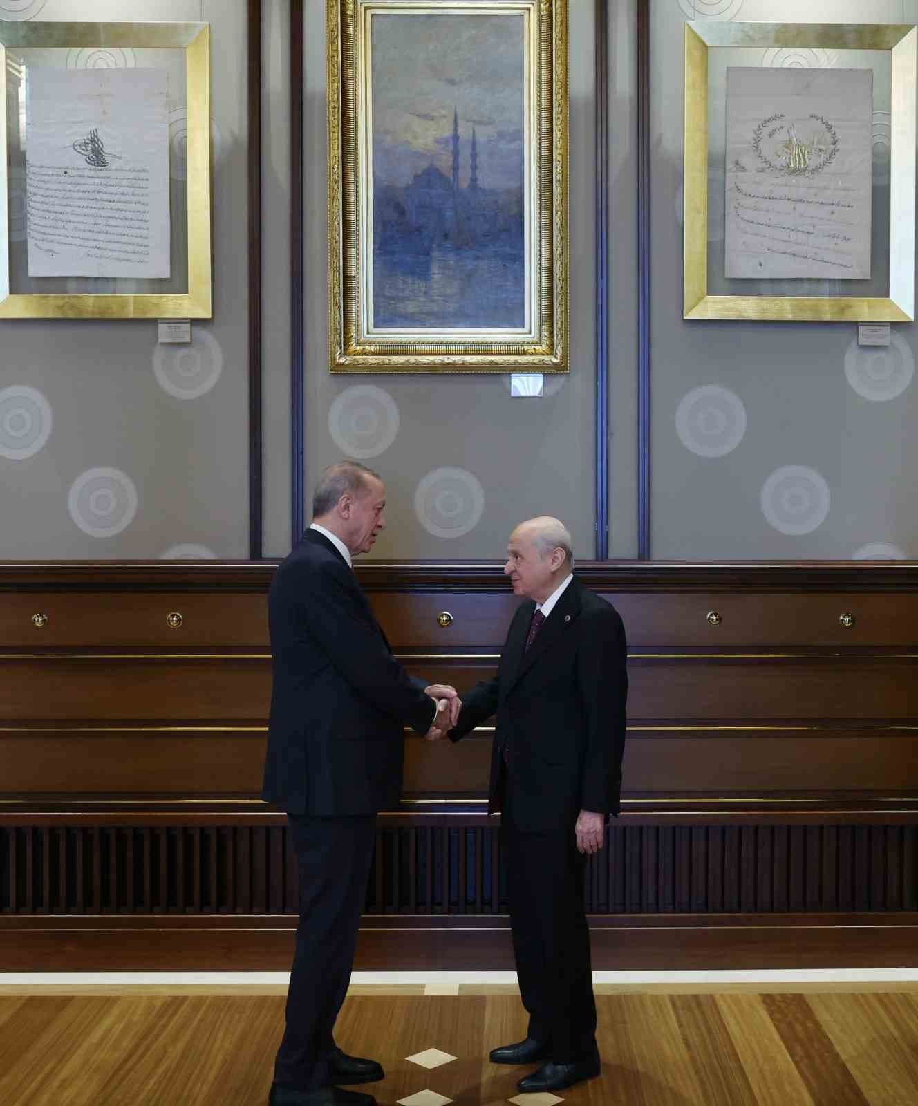 Cumhurbaşkanı Recep Tayyip Erdoğan, MHP Genel Başkanı Devlet Bahçeli’yi kabul etti.