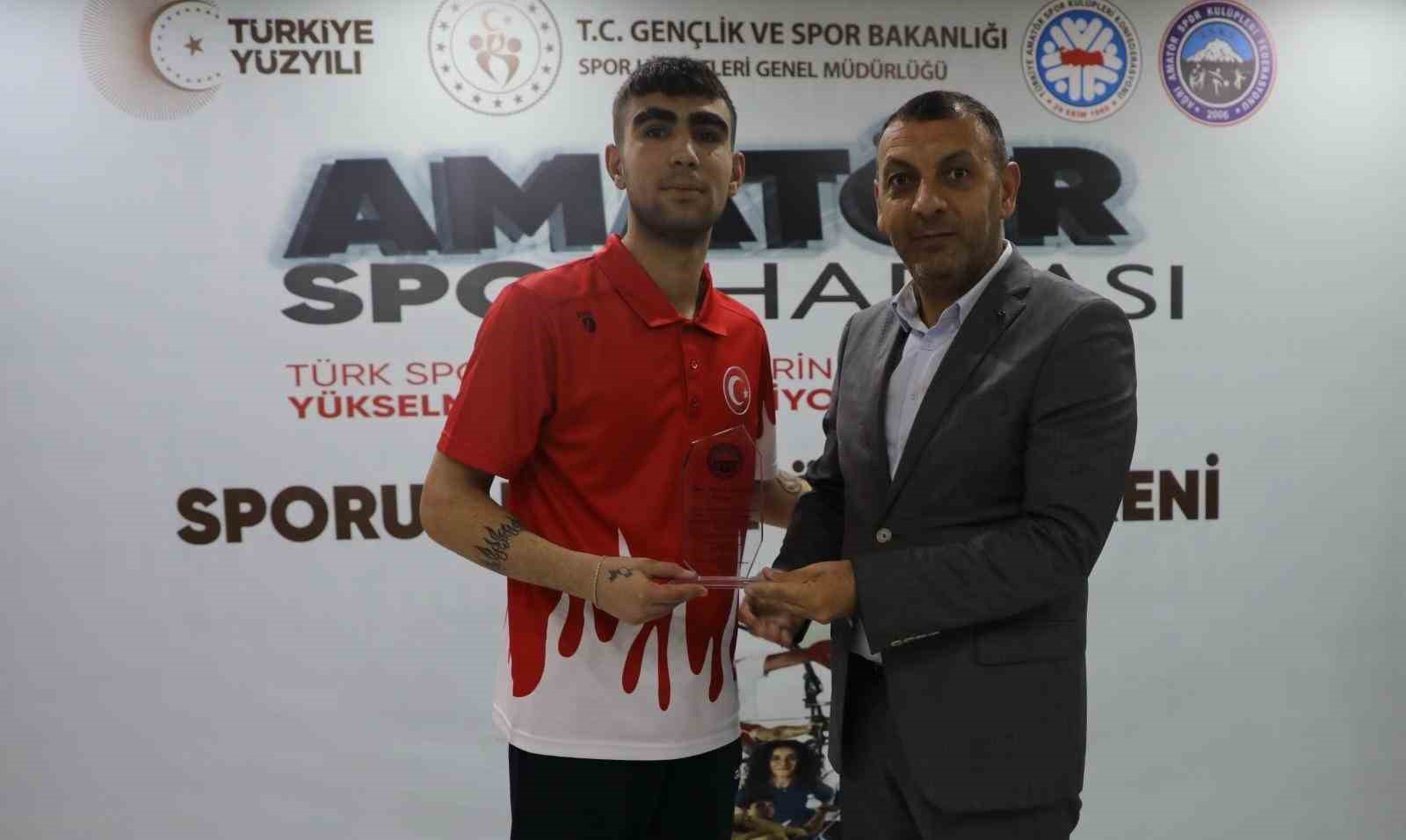 Ağrı’da Amatör Sporun Enleri Ödül Töreni Gerçekleştirildi