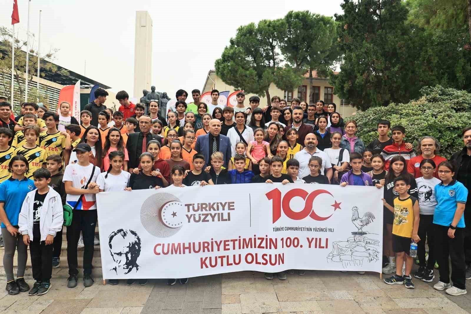 Denizli’de gençler Cumhuriyet aşkına koştu