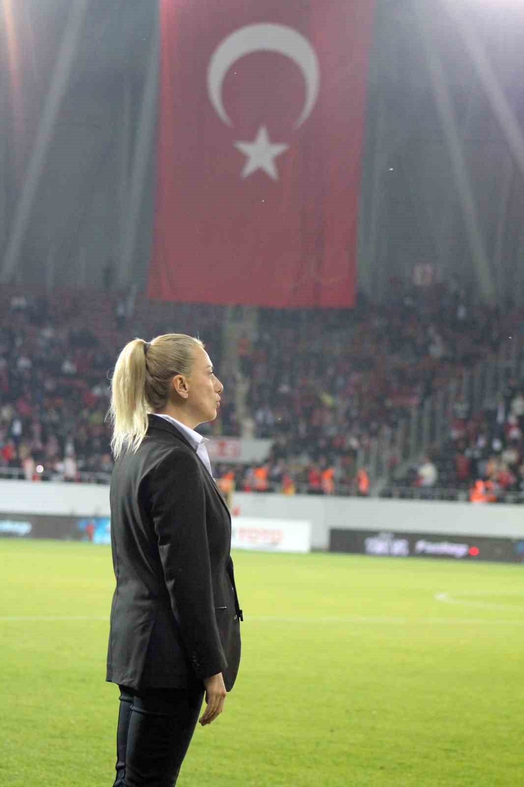 Necla Güngör Kıragası: “Türkiye’yi en güzel şekilde temsil etmeye devam edeceğiz”