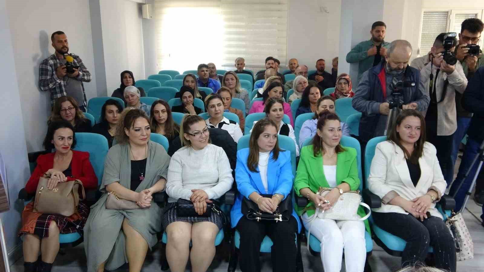 Manavgat’ta 40 kadın AK Parti saflarına katıldı