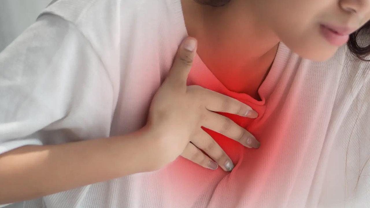 Göğüs ağrısına dikkat! Uzmanlar uyardı: Reflü kalp krizi ile karıştırılıyor!