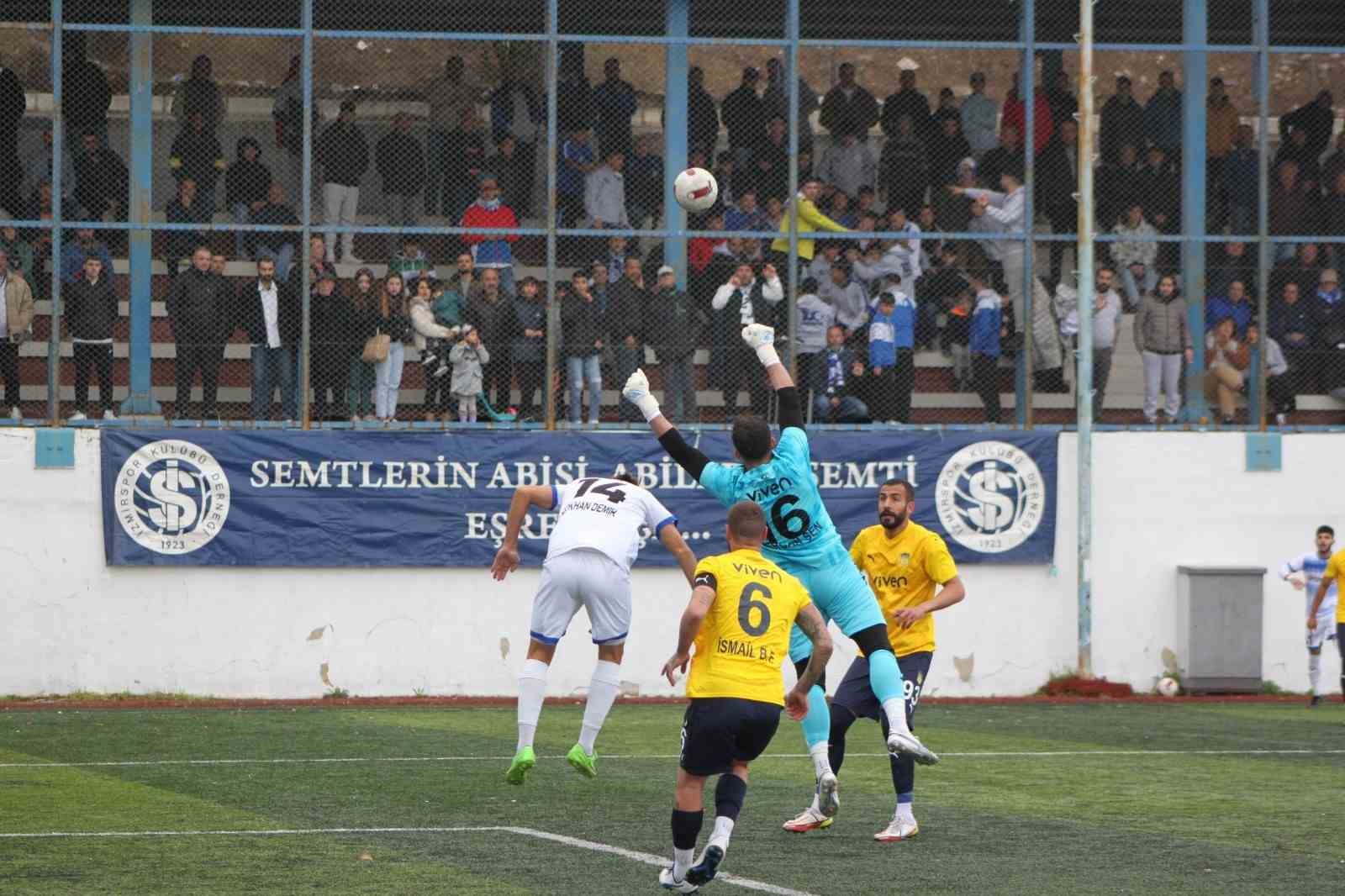 İzmirspor sahasında Alaçatıspor’u 4-0 mağlup etti