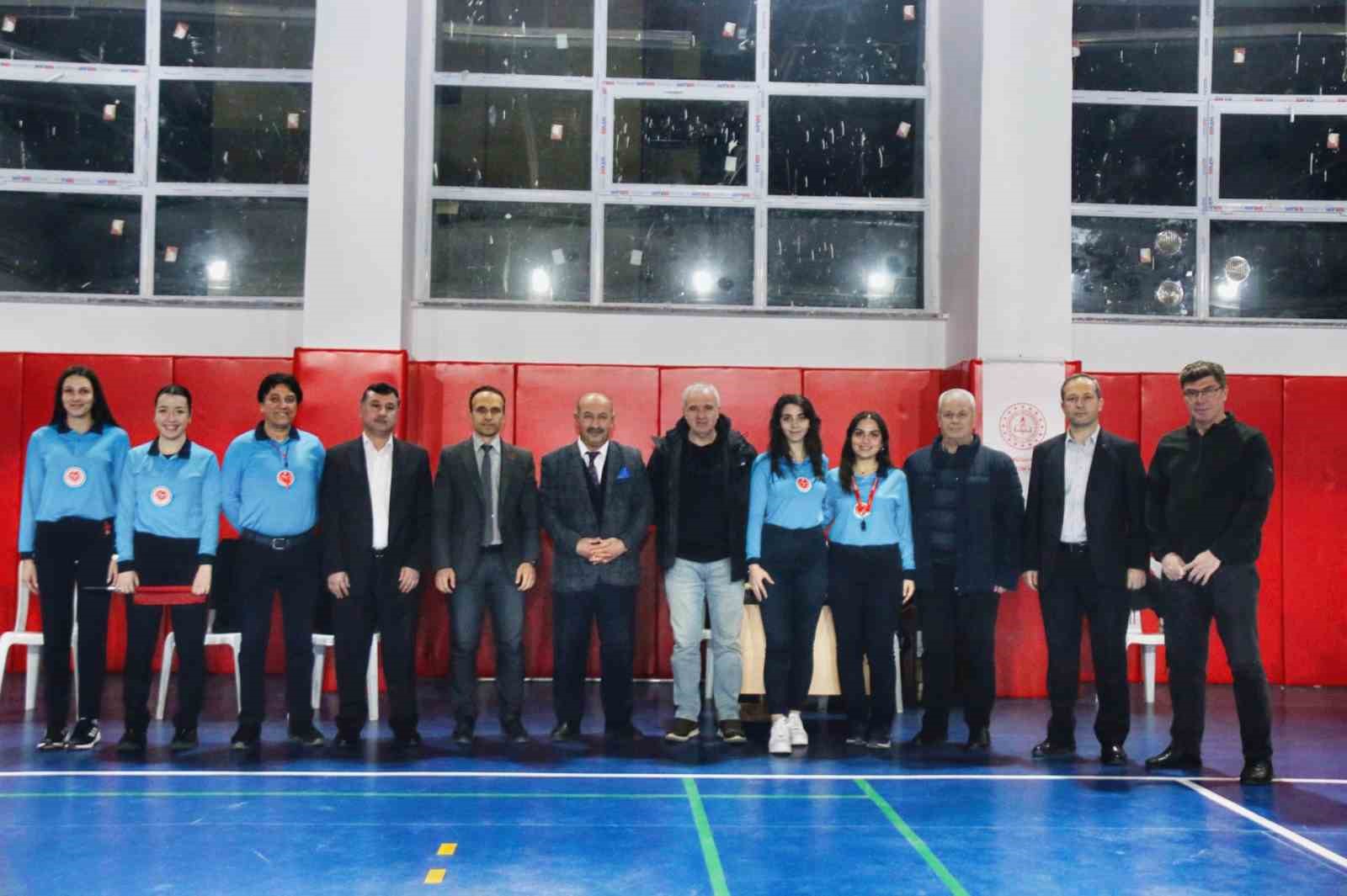 Kütahya’da eğitim çalışanları voleybol turnuvası