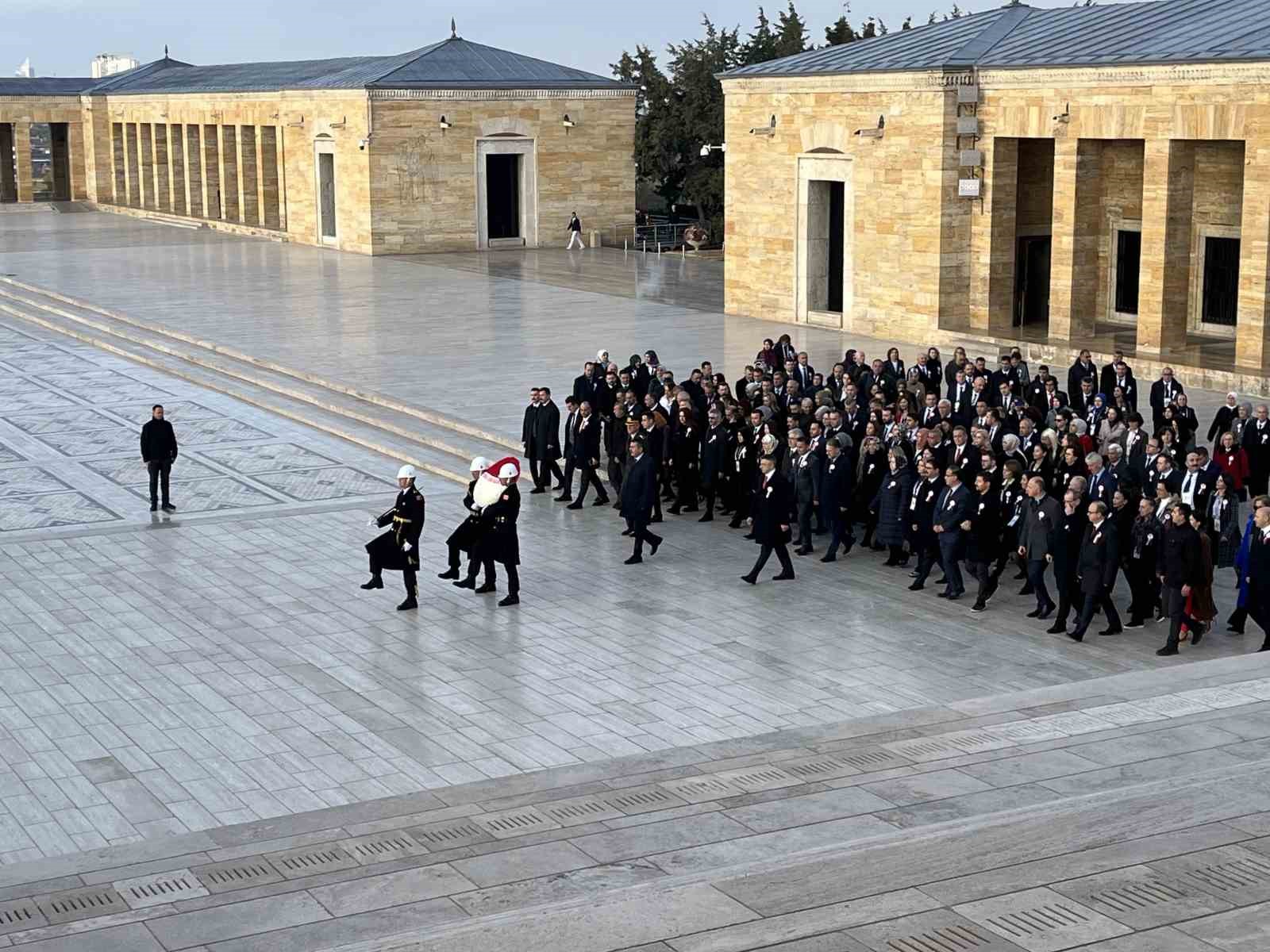 Bakan Tekin 81 ilden gelen öğretmenlerle Anıtkabir’i ziyaret etti