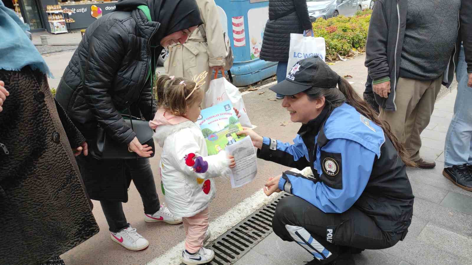 Kadına yönelik şiddette karşı vatandaşları bilgilendirdiler