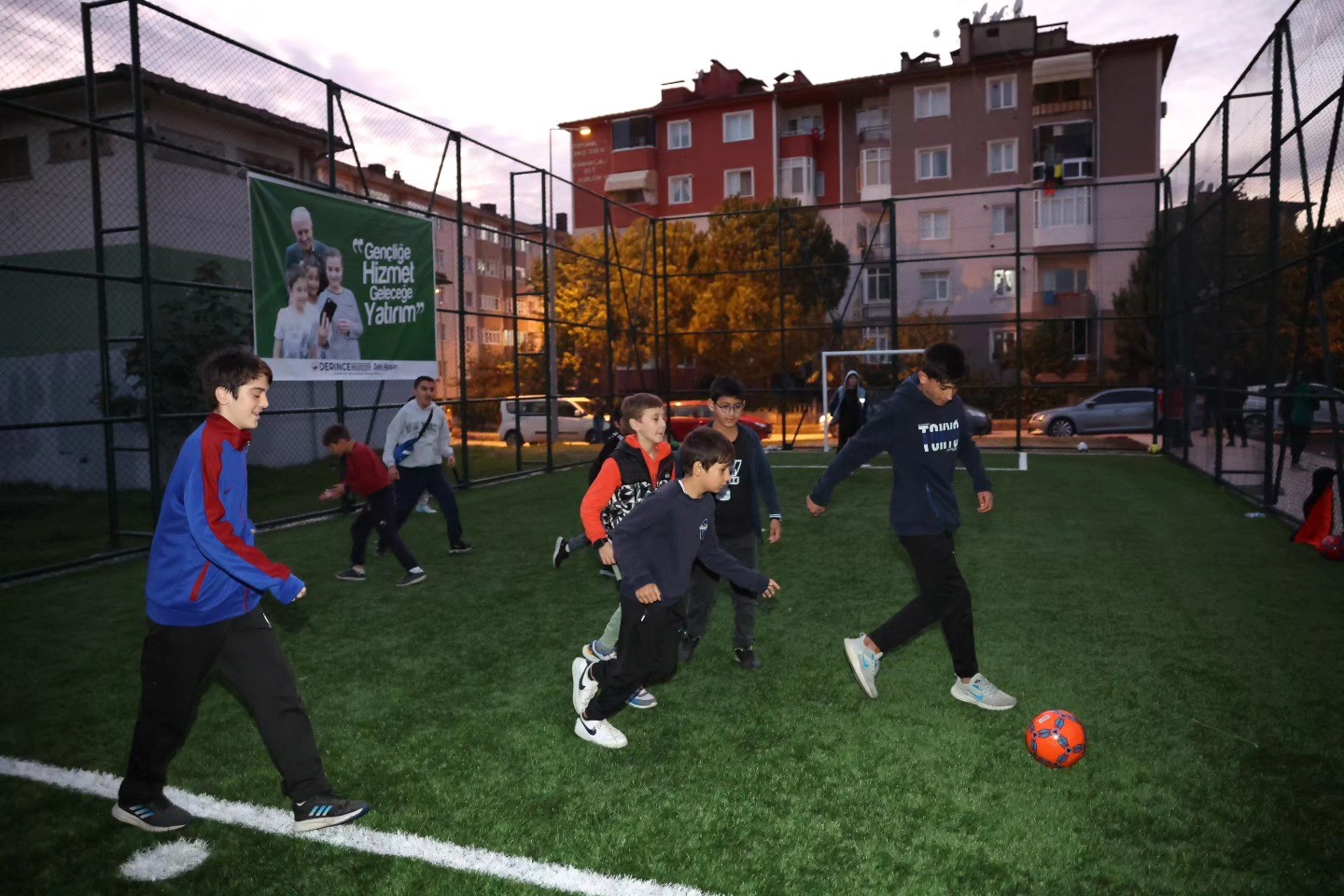 Derince’de gençler için yeni saha