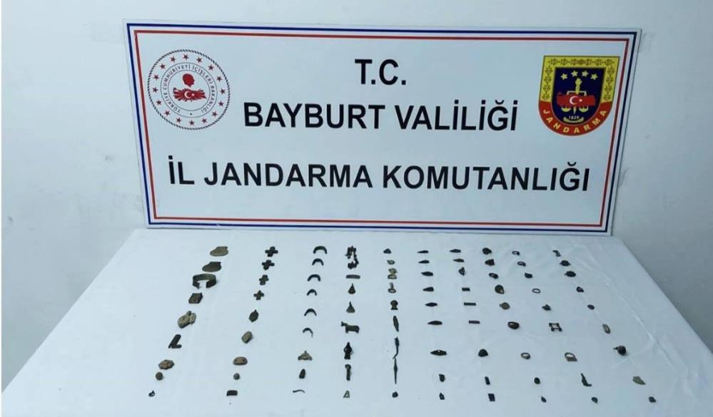 Bayburt'ta tarihi eserler ele geçirildi