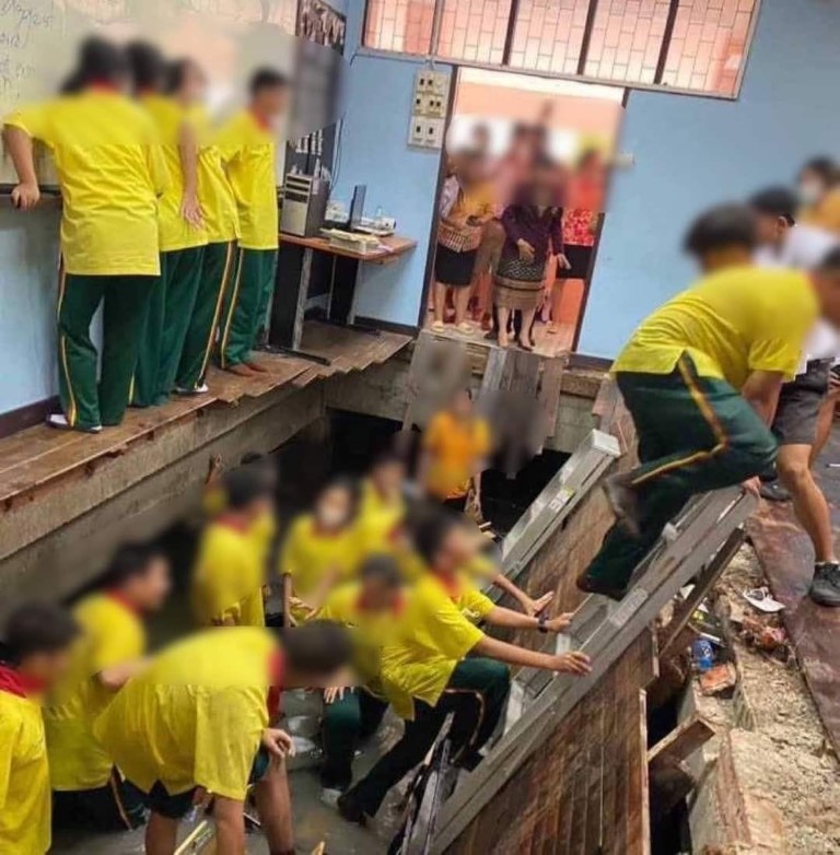 Tayland'da ders esnasında sınıf çöktü: 2 yaralı
