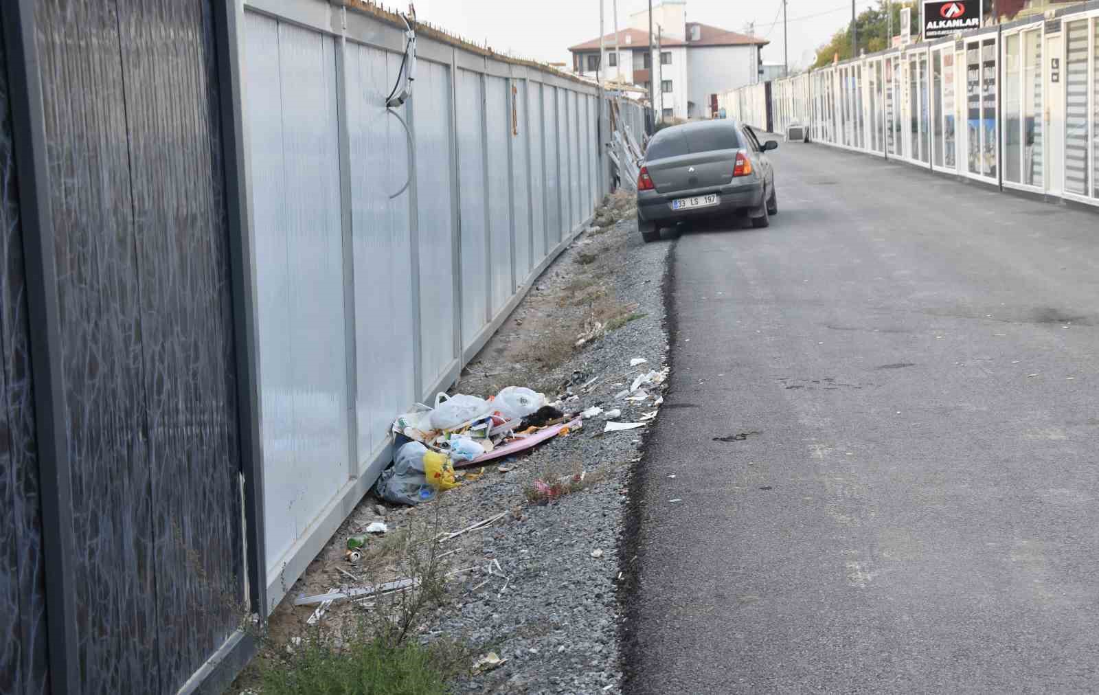 Sadıkoğlu, geçici işyerlerinin plansızca konulmasına tepki gösterdi