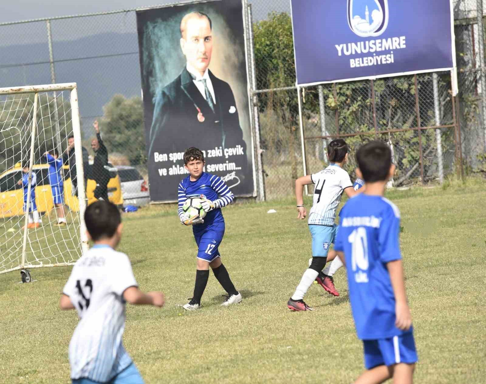 Yunusemre’de 100. Yıl Ara Tatil Futbol Turnuvası yapıldı