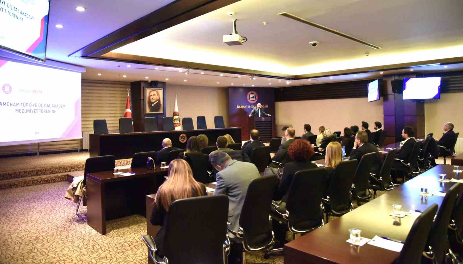 AmCham Türkiye dijital akademi programı mezuniyet töreni gerçekleştirildi