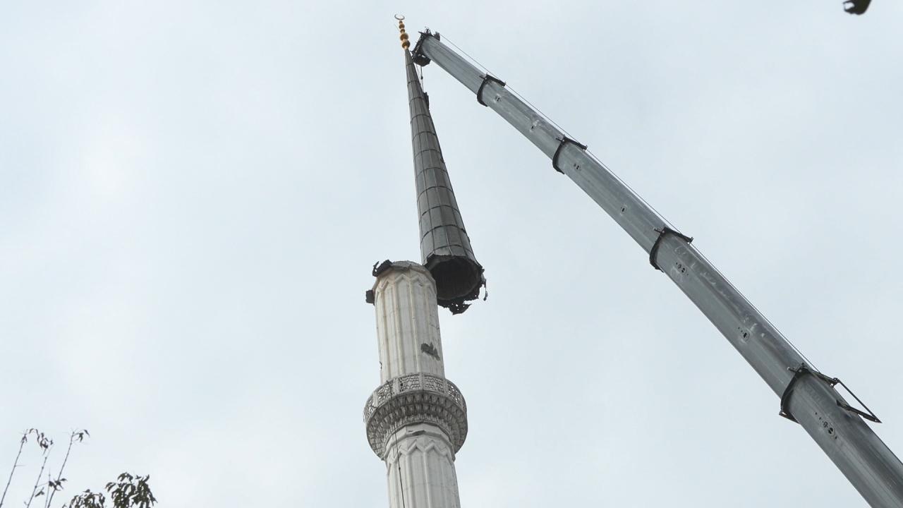 Bahçelievler'de 85 metrelik minareler deprem riski nedeniyle kısaltıldı