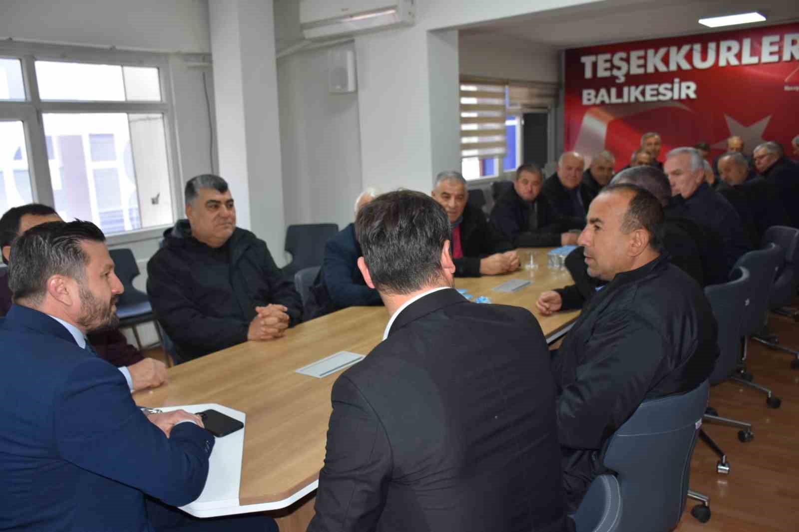 Muhtarlardan Ak Parti İl Başkanı Mehmet Aydemir’e ziyaret