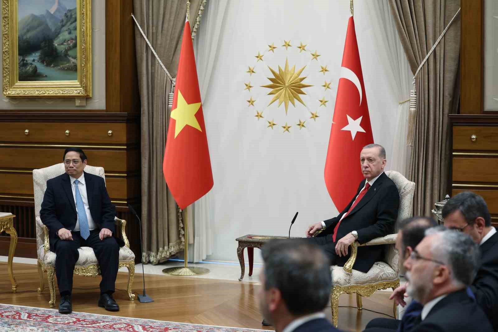 Cumhurbaşkanı Erdoğan, Vietnam Başbakanı Pham Minh Chinh’i Cumhurbaşkanlığı Külliyesi’nde kabul etti.