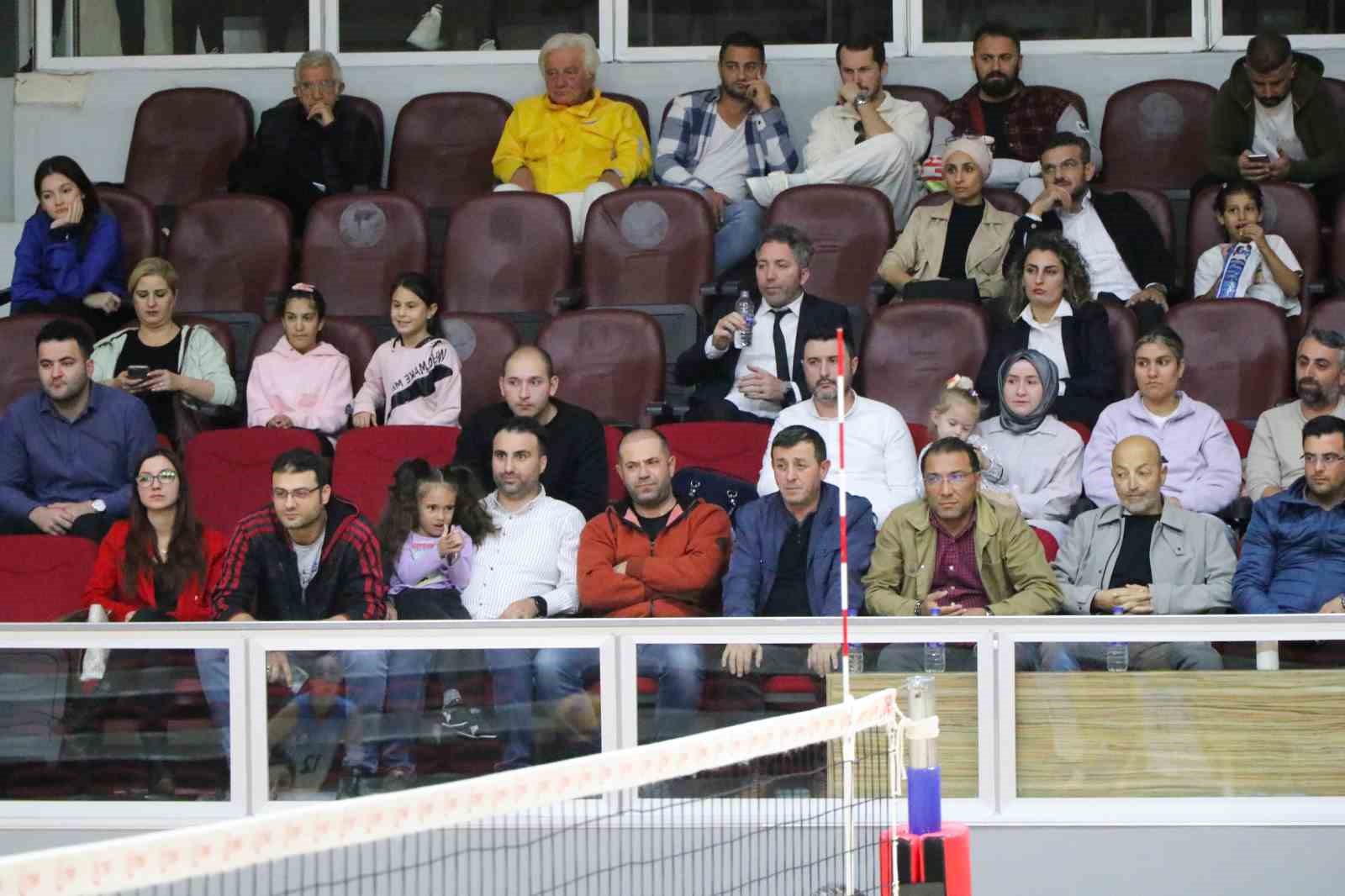 Çiftlikköy’ün Sultanları Nilüfer’i kolay geçti 3-0