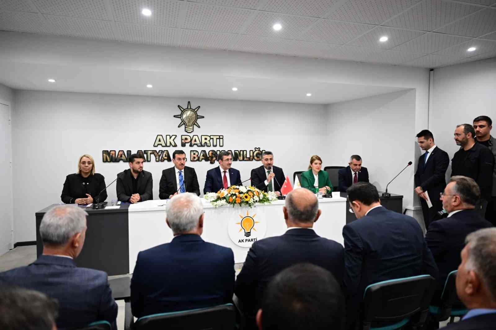 Cumhurbaşkanı Yardımcısı Yılmaz, Malatya’da AK Parti Teşkilatını ziyaret etti
