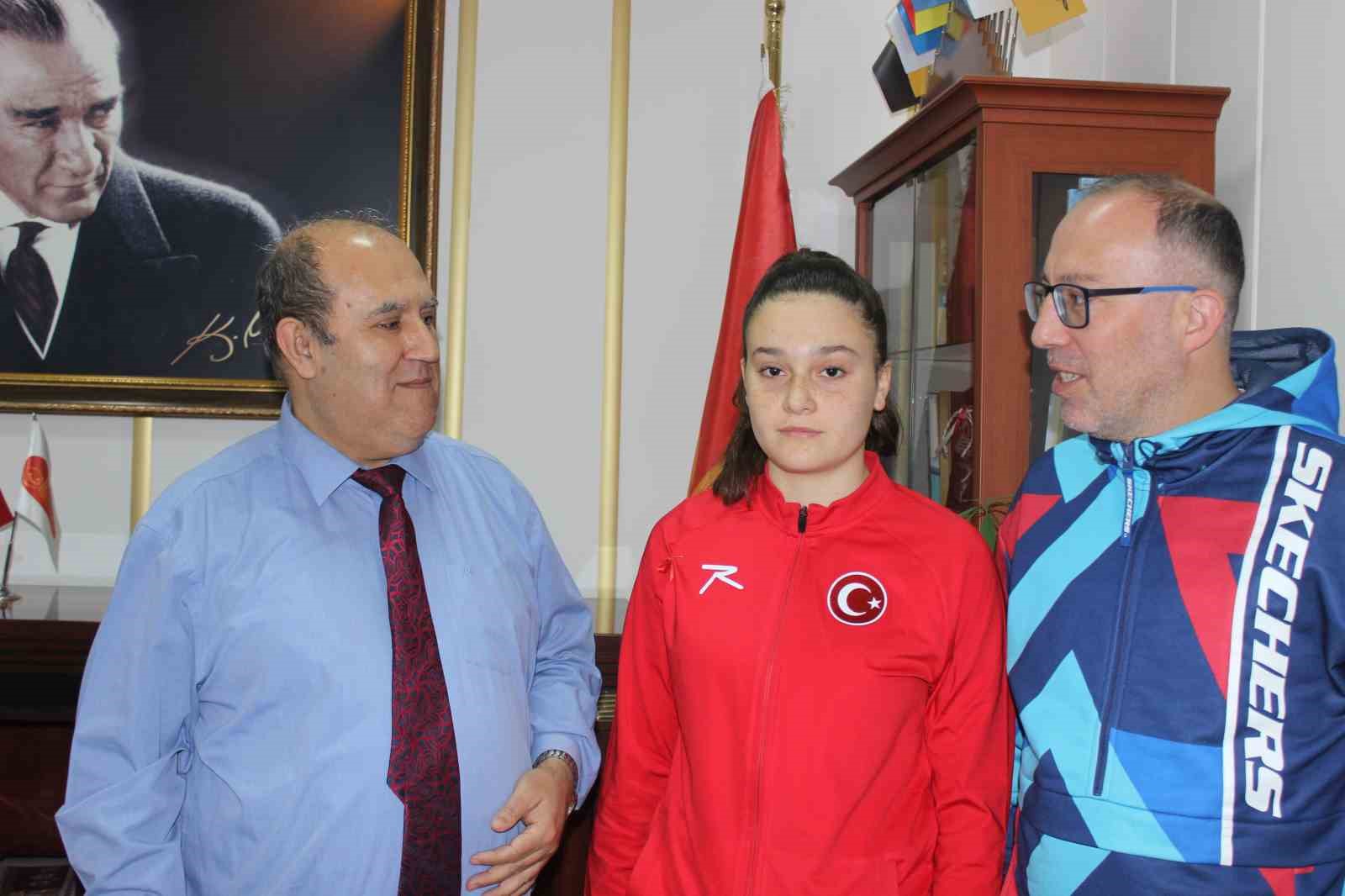 Kaymakam Ünal, başarılı sporcuları makamında kabul etti